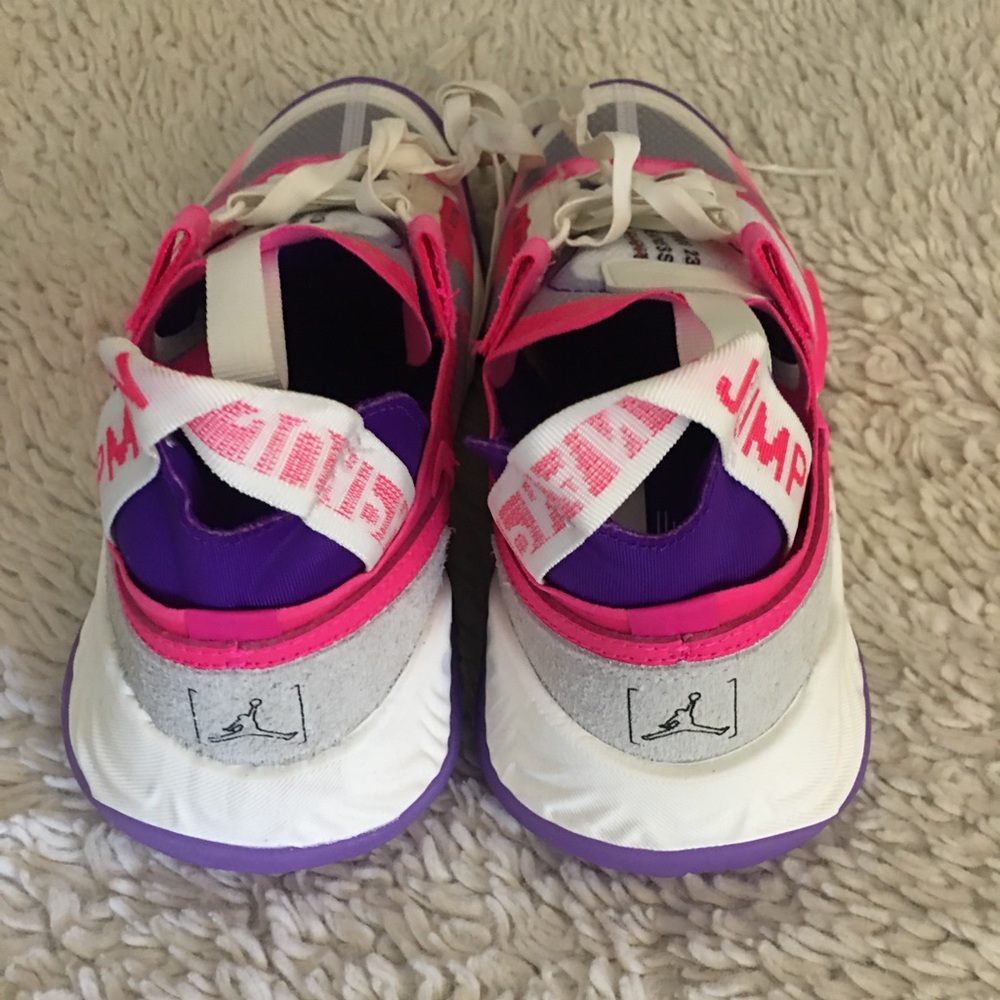 Nike - Picture 5 of 15